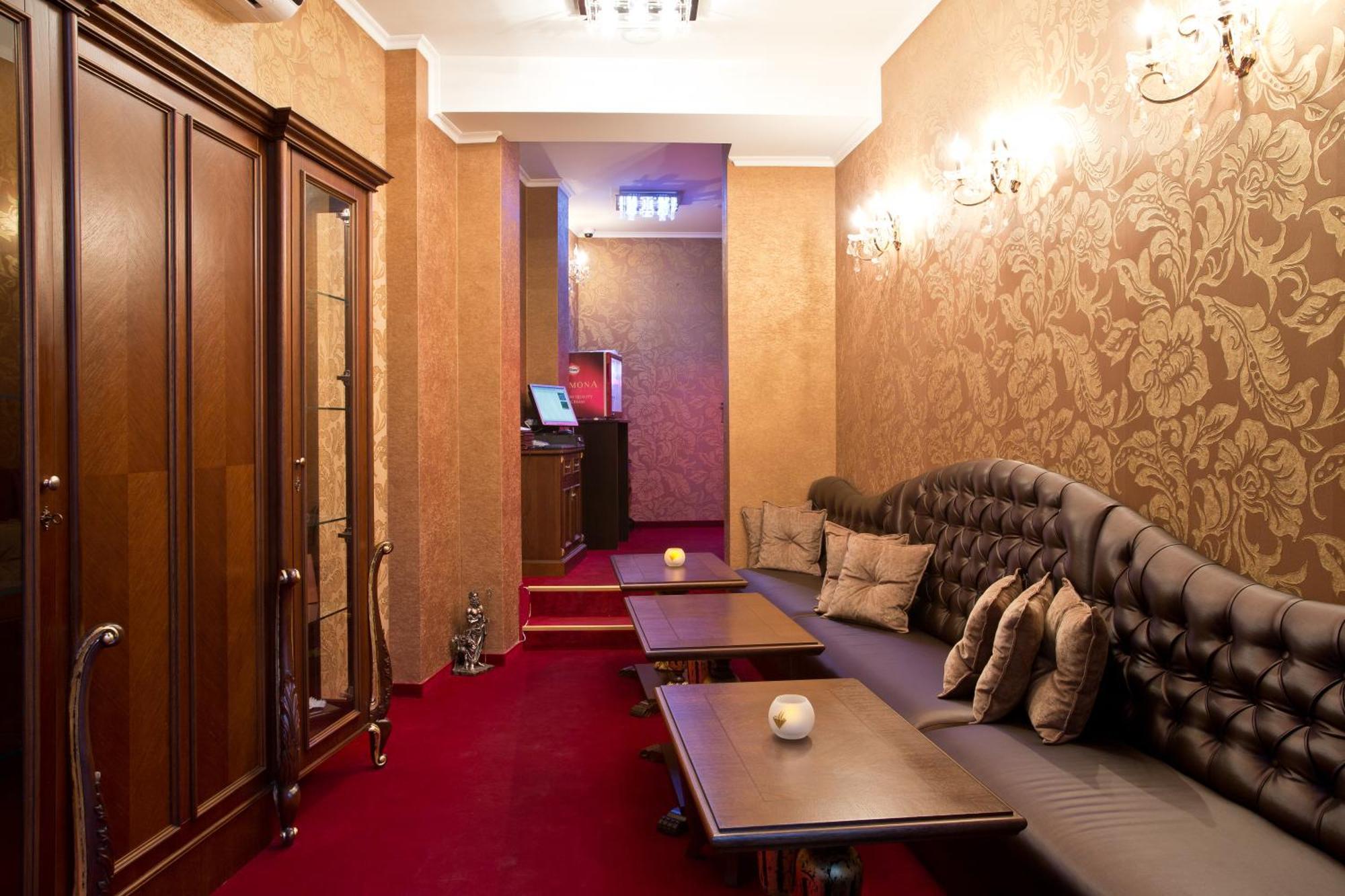 Hotel Diamond Kazanlak Ngoại thất bức ảnh