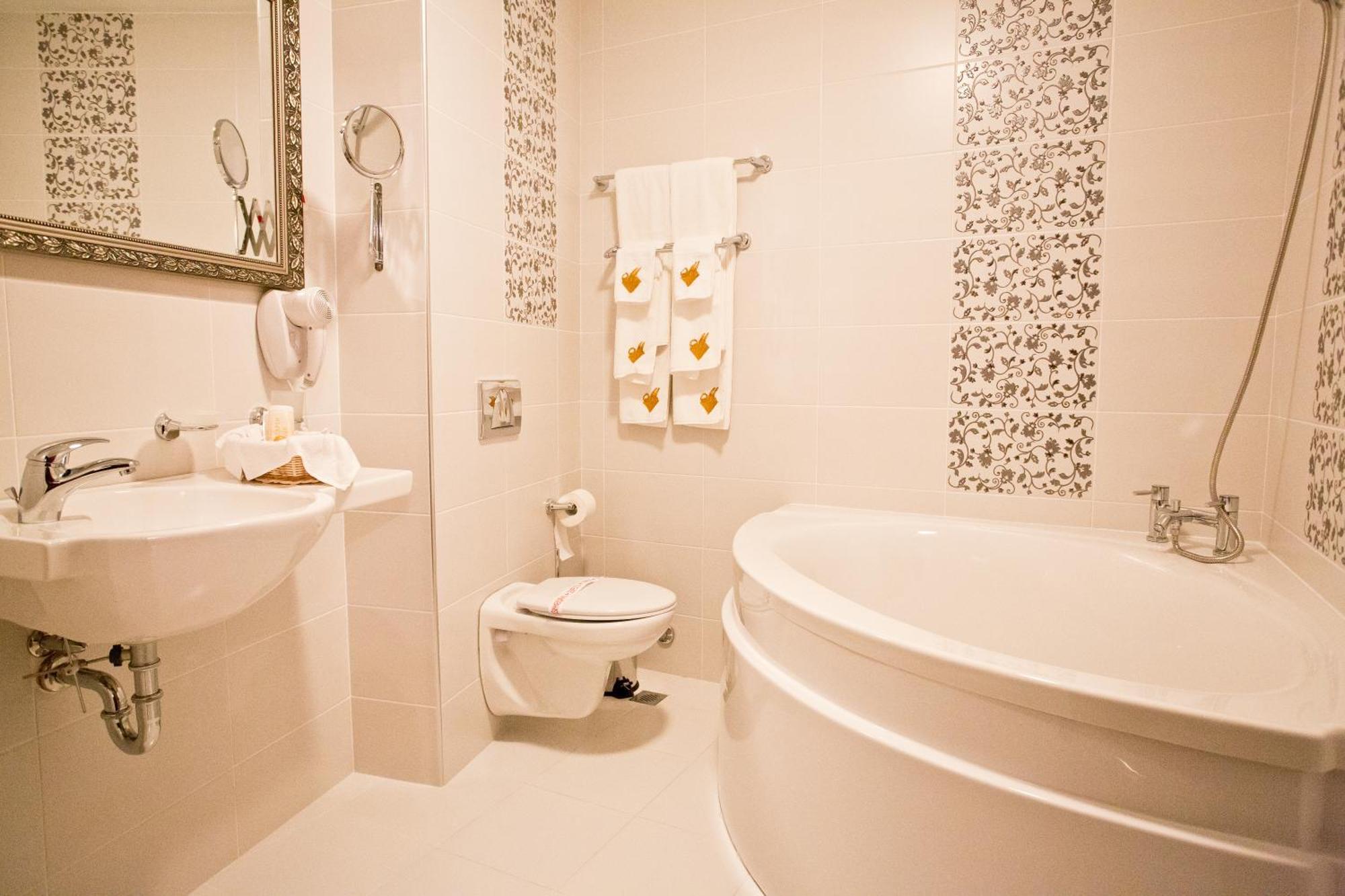 Hotel Diamond Kazanlak Ngoại thất bức ảnh