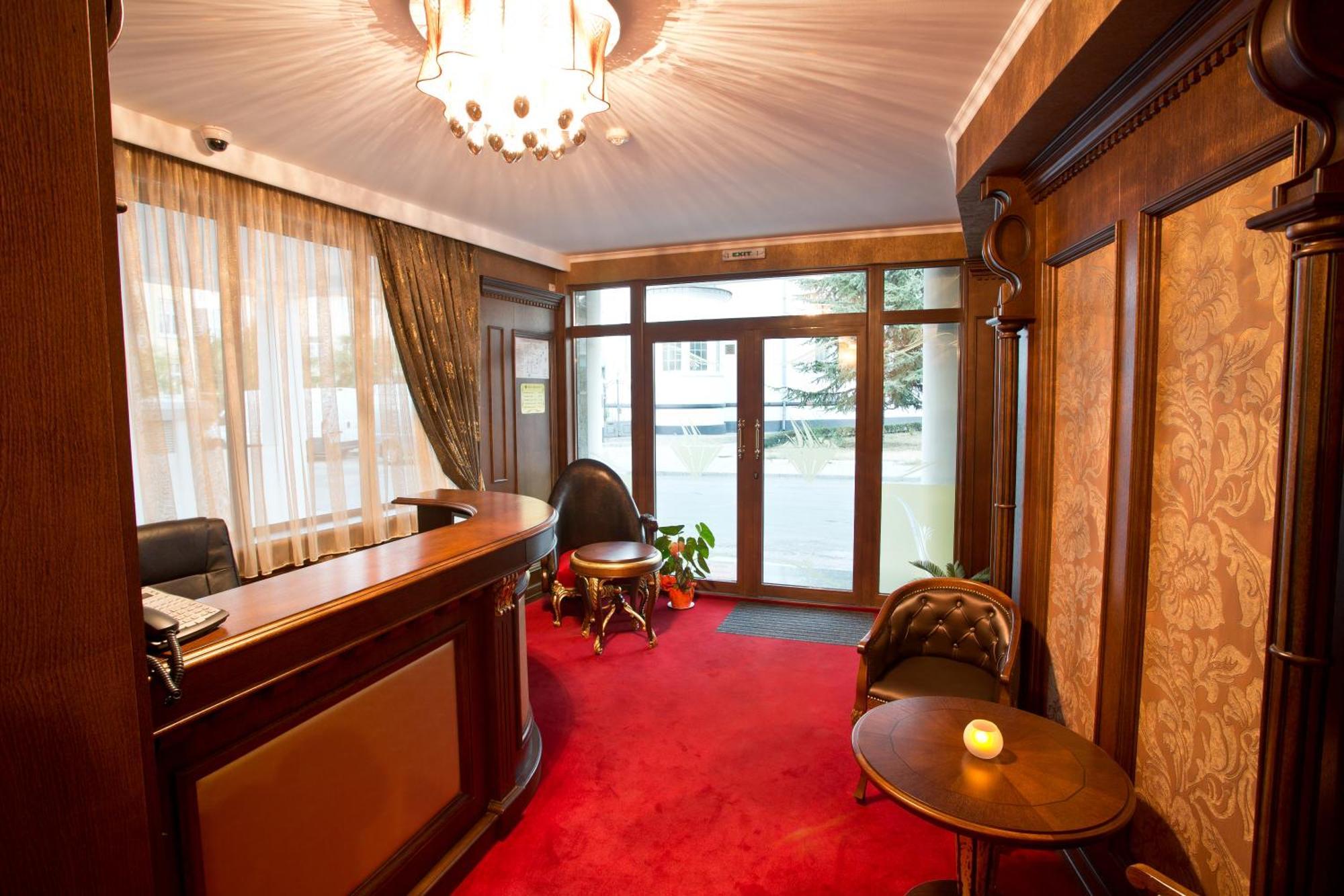 Hotel Diamond Kazanlak Ngoại thất bức ảnh