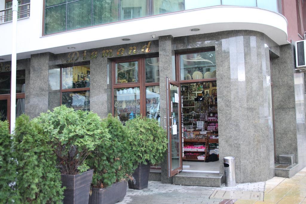 Hotel Diamond Kazanlak Ngoại thất bức ảnh