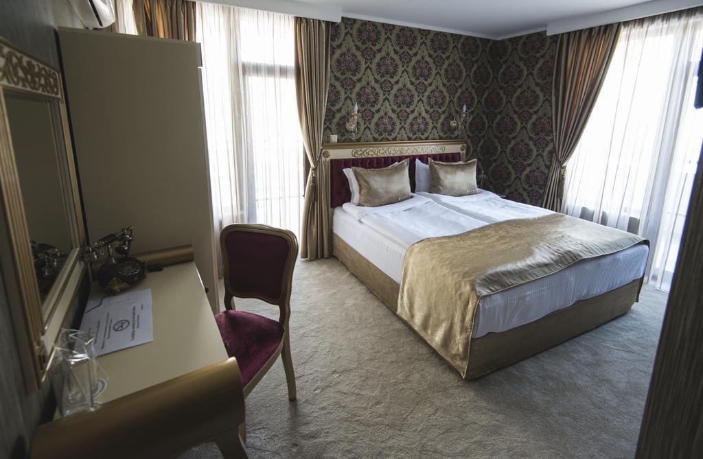 Hotel Diamond Kazanlak Ngoại thất bức ảnh