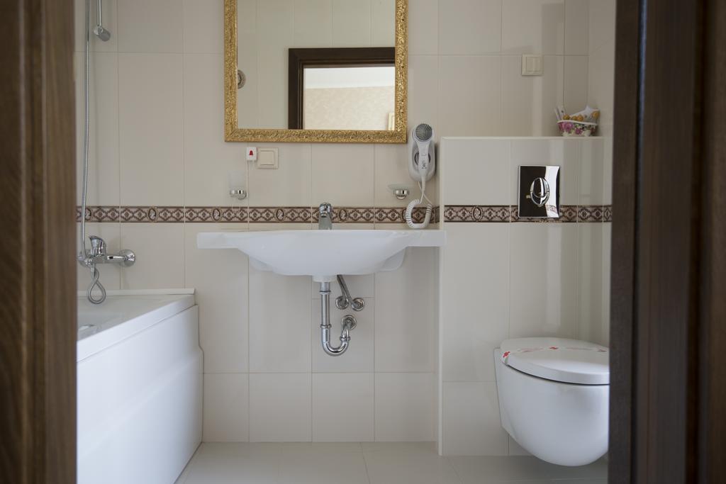 Hotel Diamond Kazanlak Ngoại thất bức ảnh
