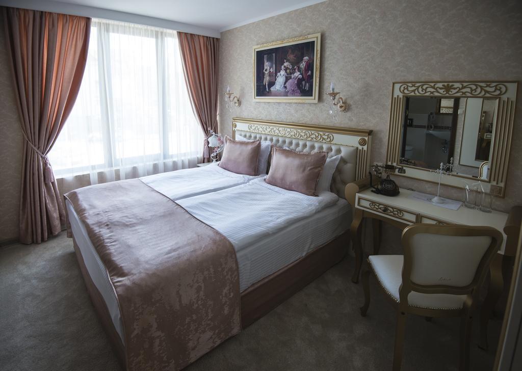 Hotel Diamond Kazanlak Ngoại thất bức ảnh