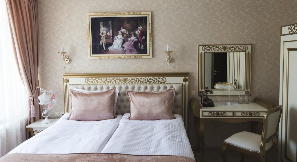 Hotel Diamond Kazanlak Ngoại thất bức ảnh
