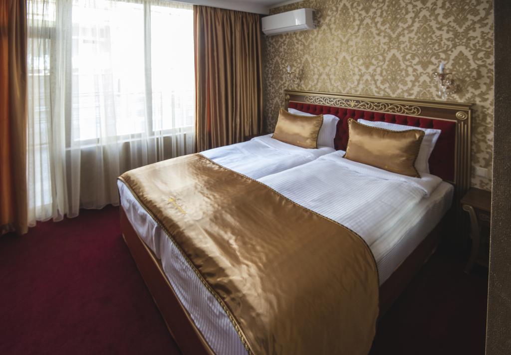 Hotel Diamond Kazanlak Ngoại thất bức ảnh