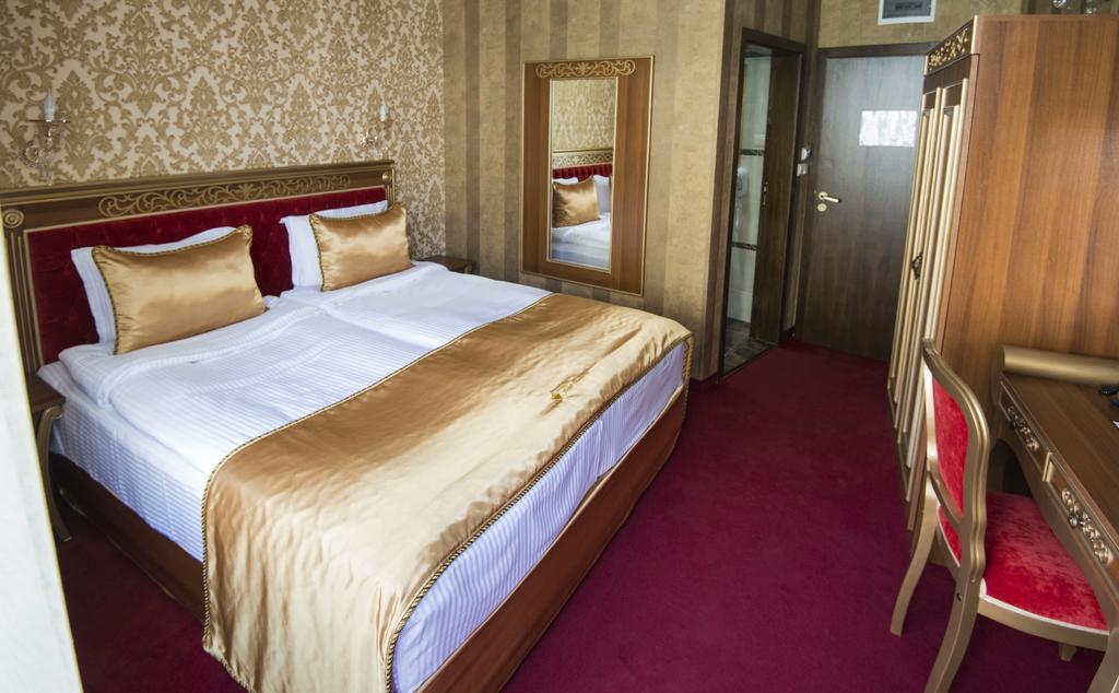 Hotel Diamond Kazanlak Ngoại thất bức ảnh