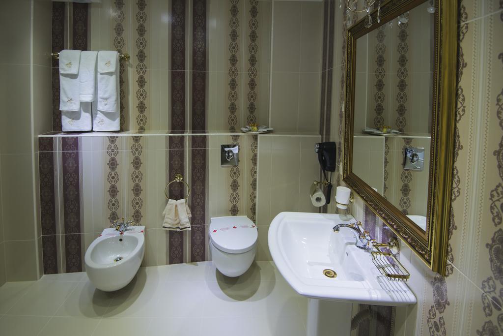 Hotel Diamond Kazanlak Ngoại thất bức ảnh