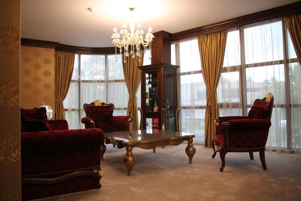 Hotel Diamond Kazanlak Ngoại thất bức ảnh