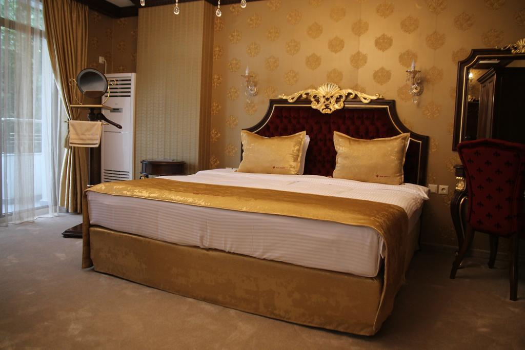 Hotel Diamond Kazanlak Ngoại thất bức ảnh