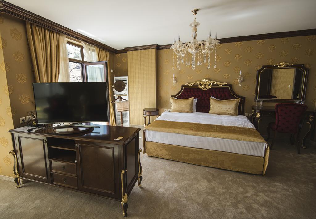 Hotel Diamond Kazanlak Ngoại thất bức ảnh