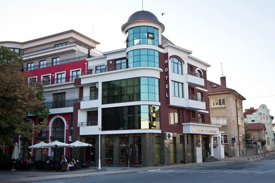 Hotel Diamond Kazanlak Ngoại thất bức ảnh